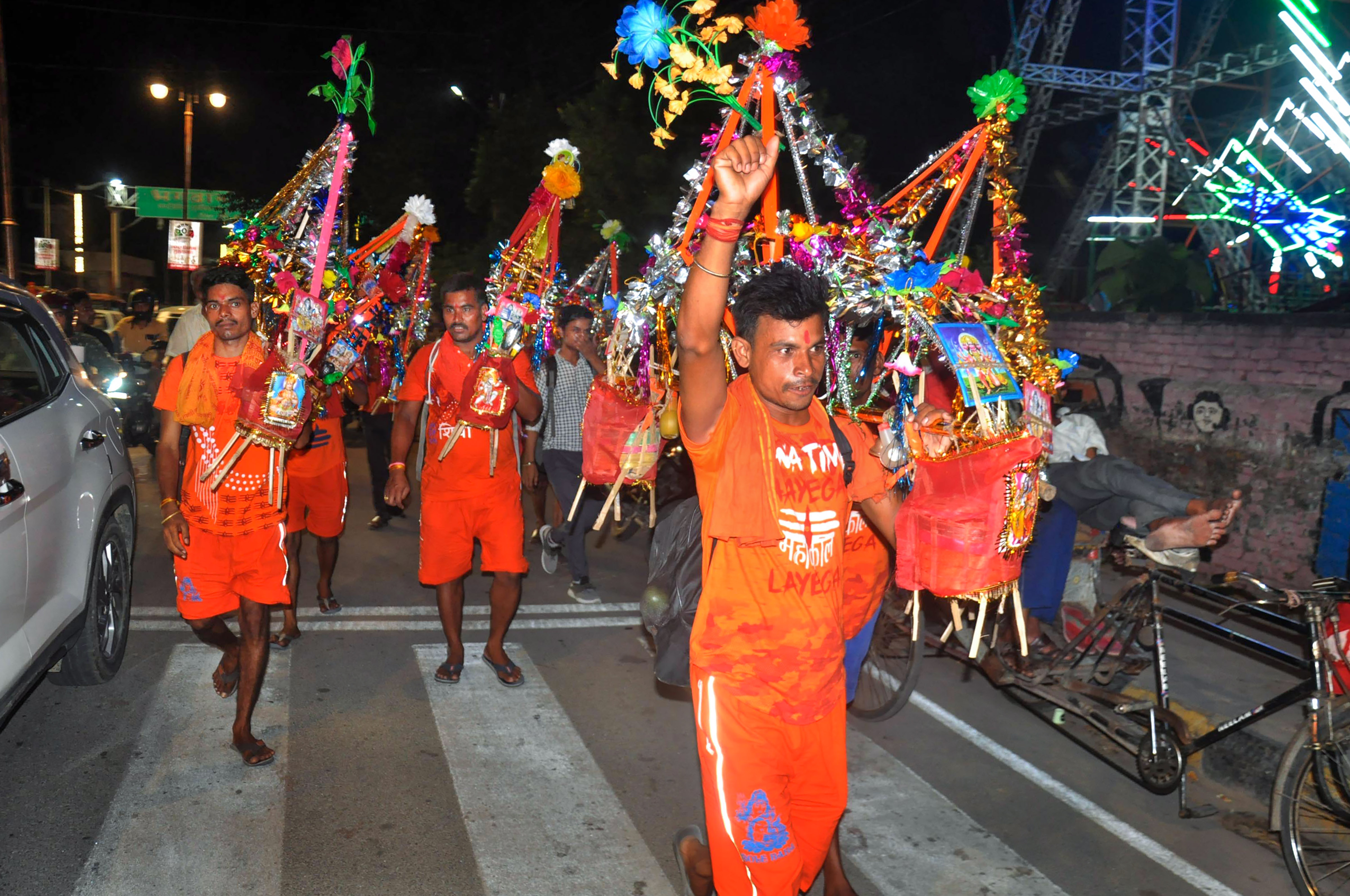 https://salarnews.in/public/uploads/images/newsimages/maannewsimage22072024_153321_kanwar yatra.jpg